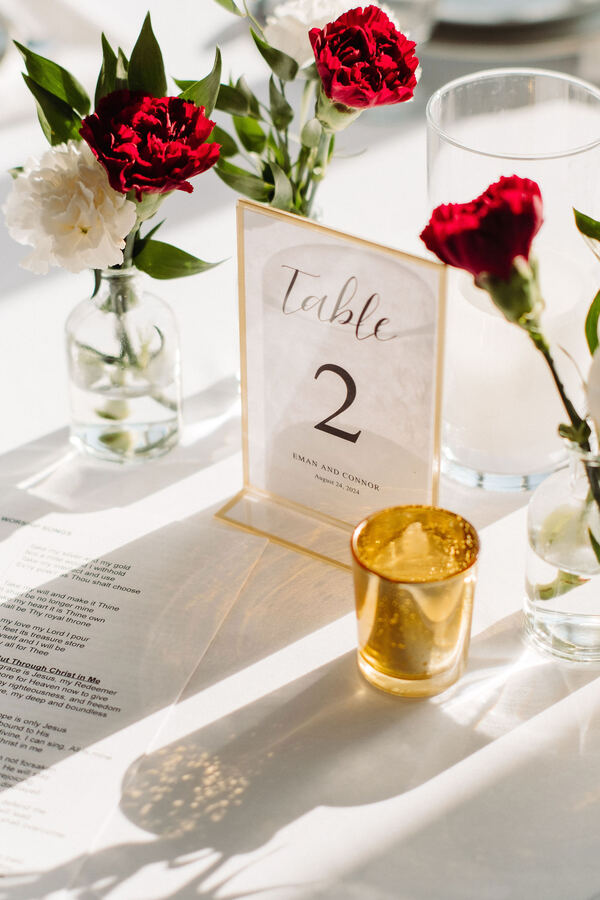 Table number with red roses
